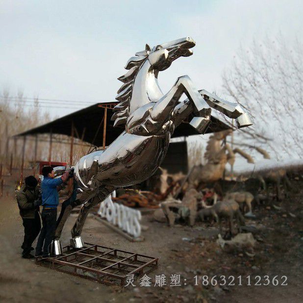 不锈钢镜面奔马广场雕塑