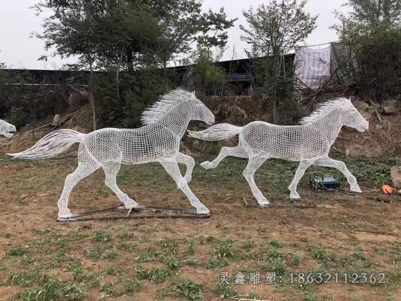 不锈钢镂空奔马庭院雕塑