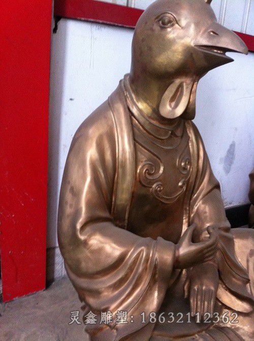 人身鸡头城市景观铜雕
