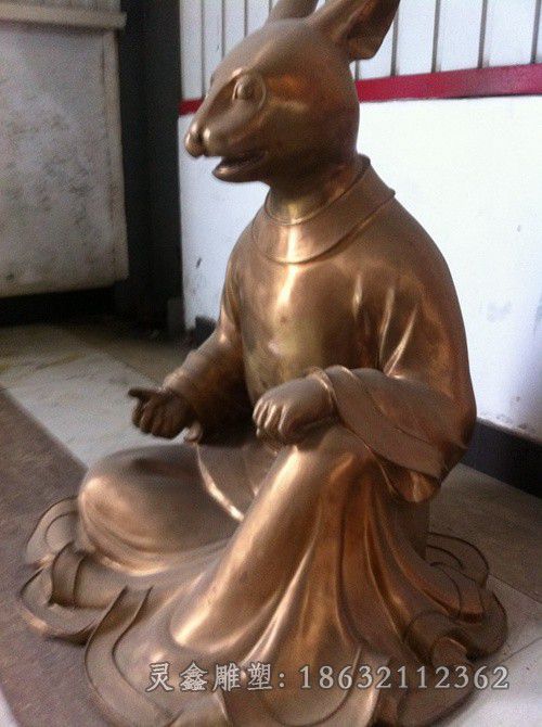 人身兔头城市景观铜雕