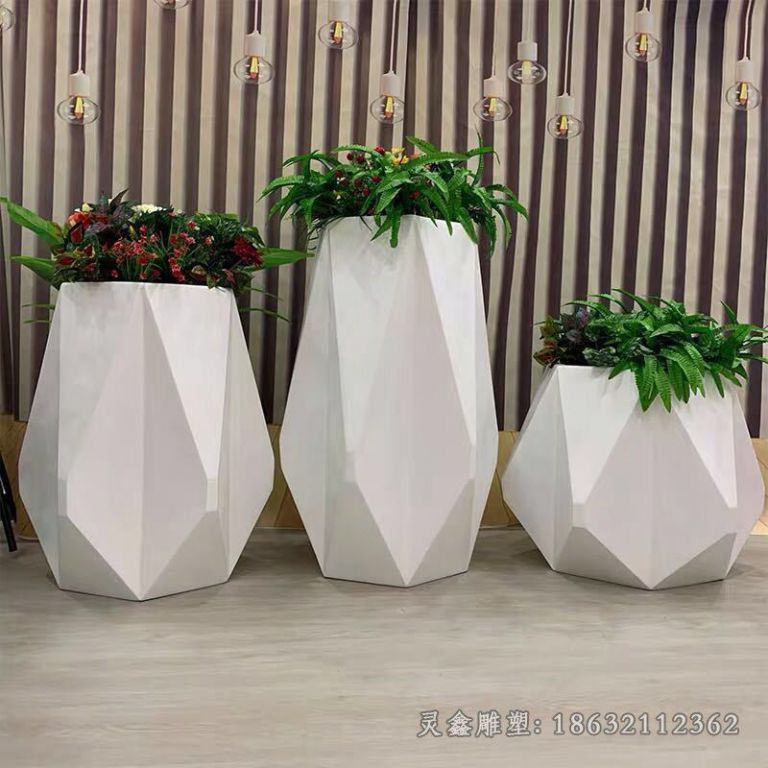 不锈钢白色花盆景区雕塑