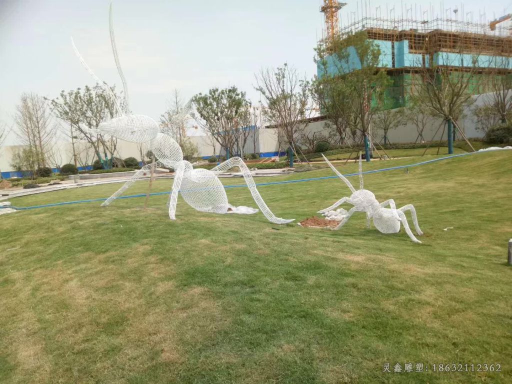 不锈钢白色蚂蚁庭院雕塑