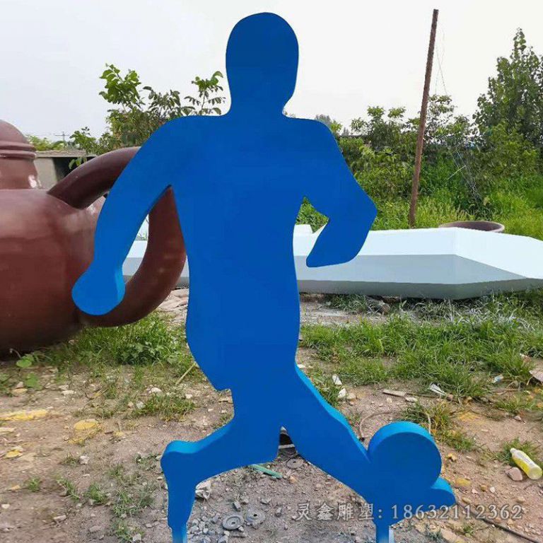 不锈钢彩绘踢足球景观雕塑