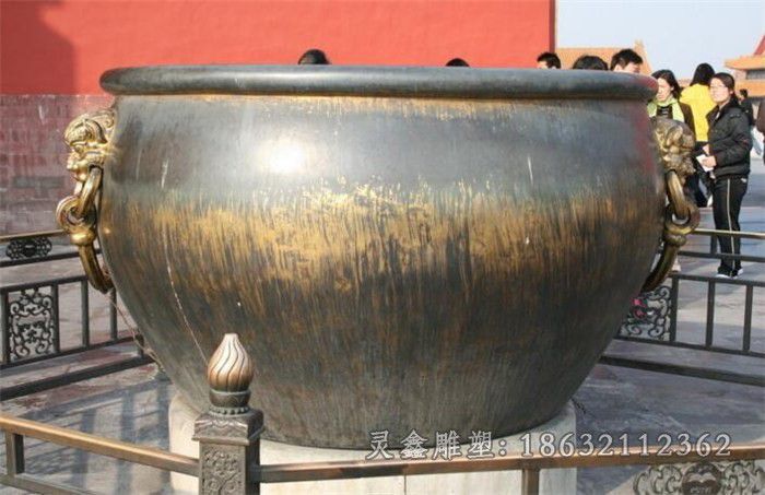 水缸广场抽象景观铜雕