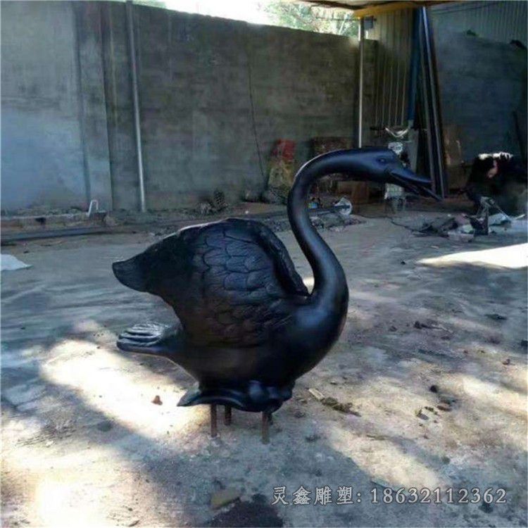 天鹅庭院动物景观铜雕