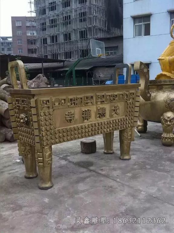金色方形铜鼎景观铜雕