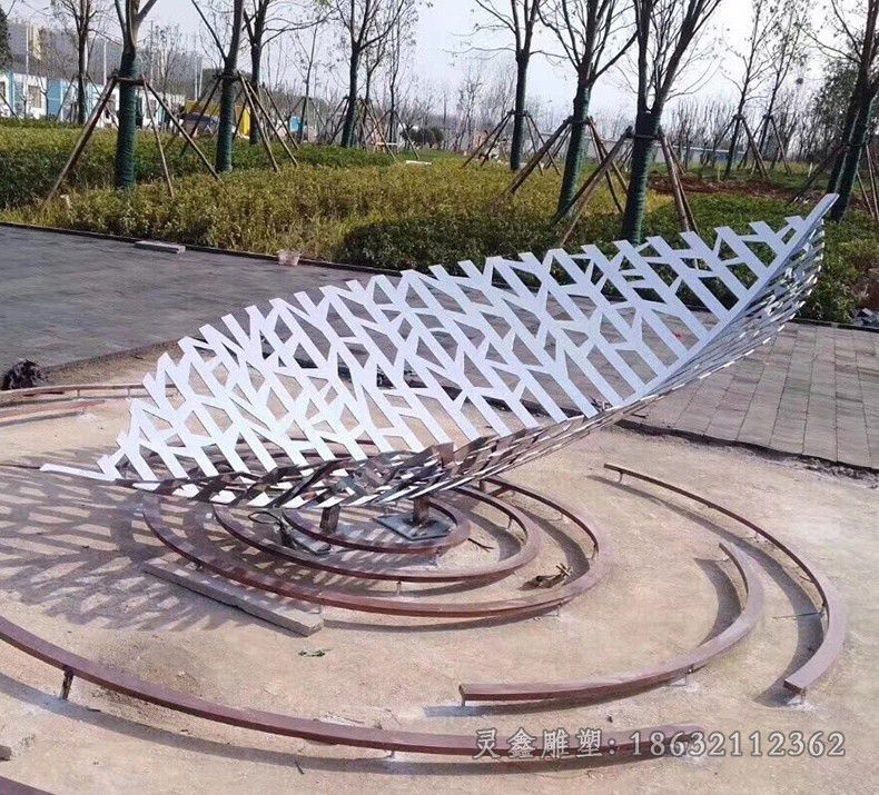 不锈钢镂空树叶校园雕塑