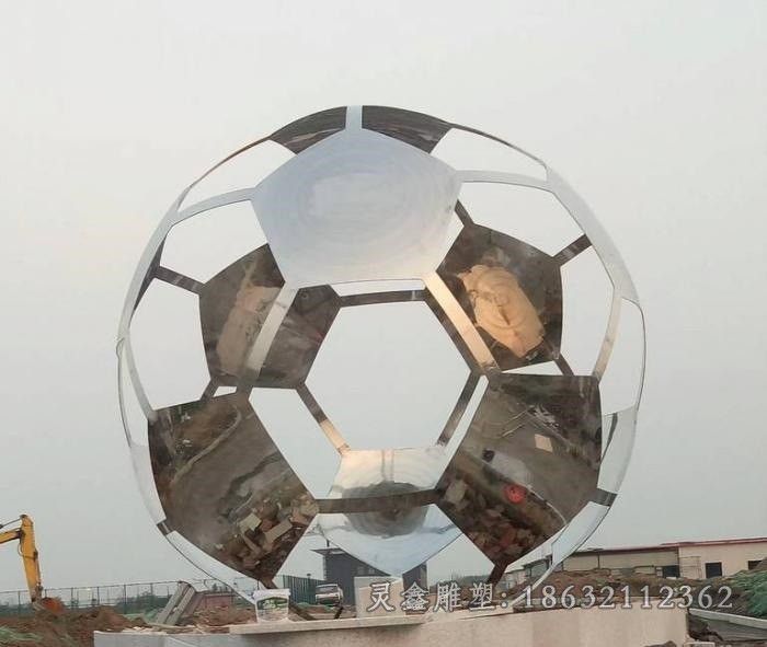 不锈钢足球公园景观雕塑