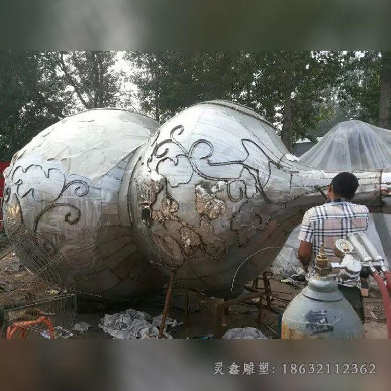 不锈钢镜面葫芦景观雕塑