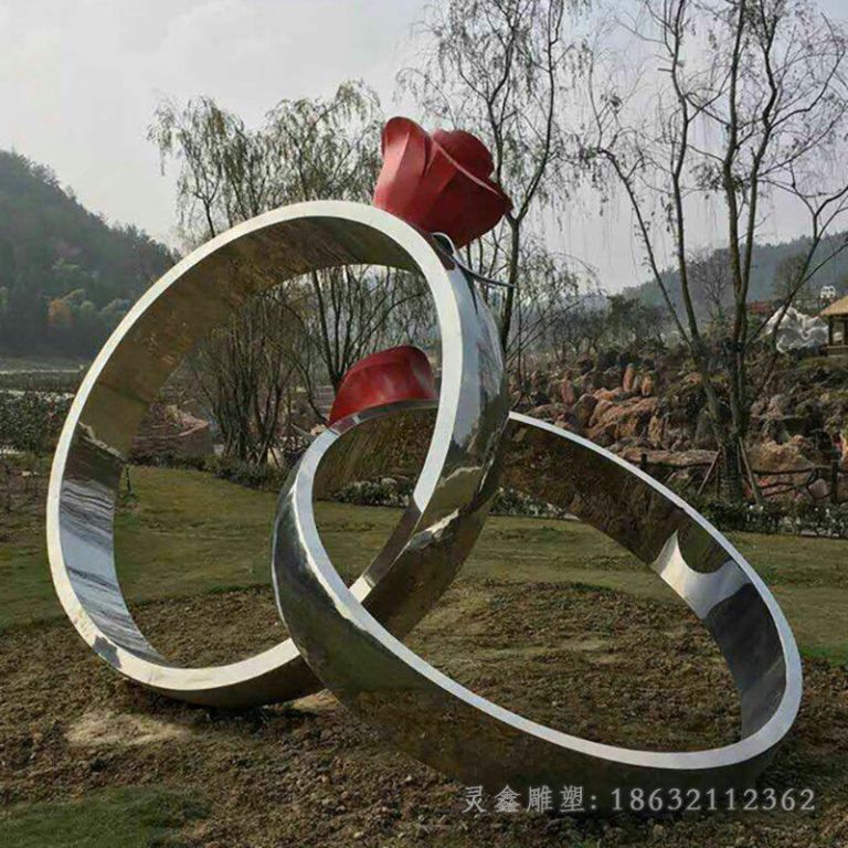 不锈钢镜面戒指公园雕塑