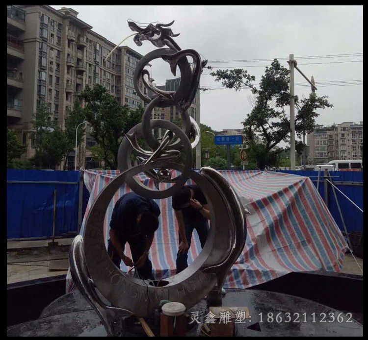 不锈钢降龙骑车景观雕塑