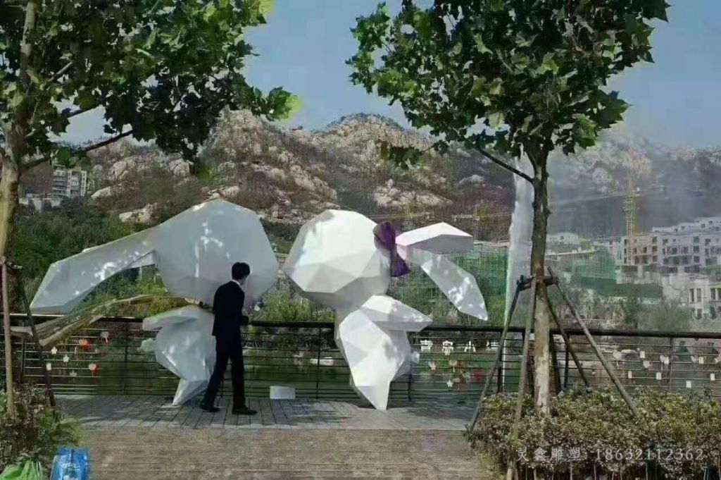 不锈钢几何兔子小区雕塑