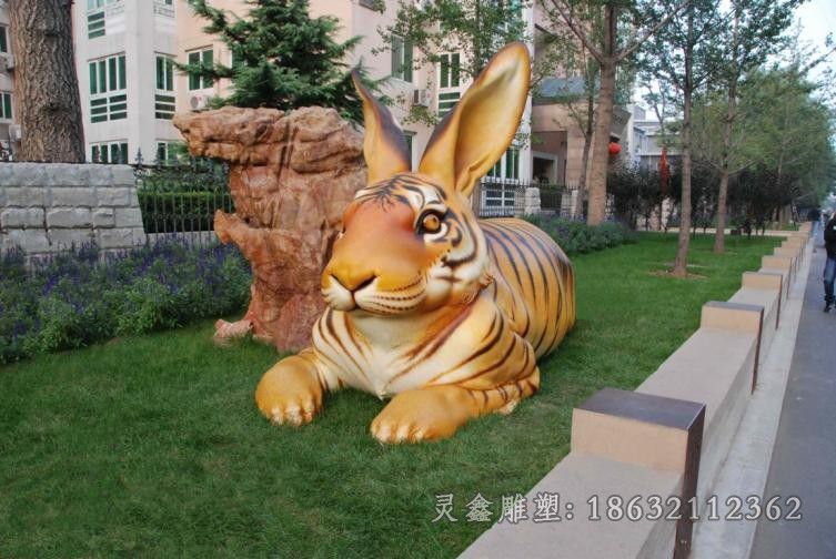 不锈钢彩绘兔子景观雕塑