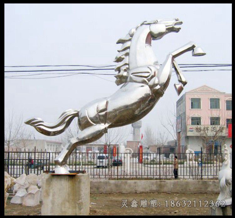 不锈钢镜面飞马景观雕塑