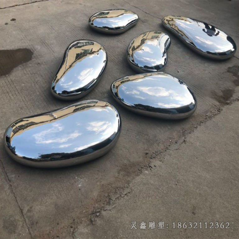 不锈钢镜面石头抽象雕塑