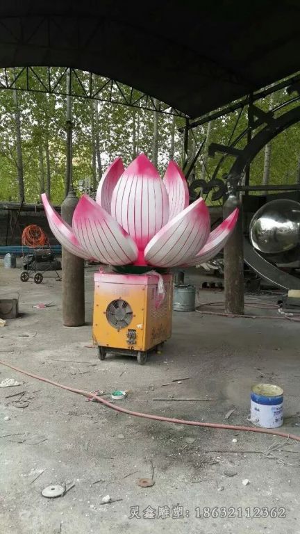 不锈钢彩绘莲花抽象雕塑