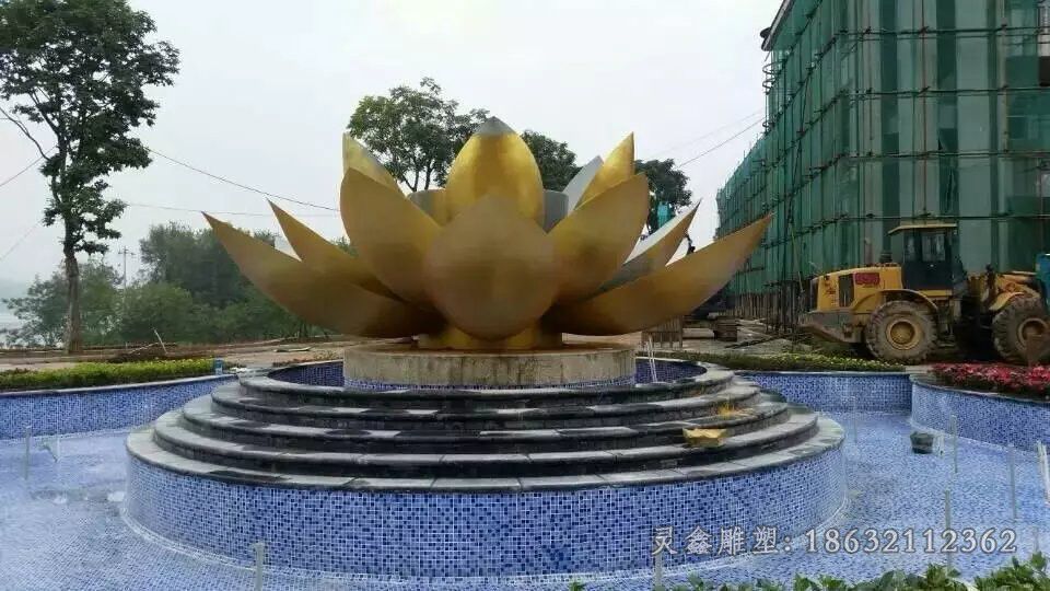 不锈钢金色莲花景观雕塑