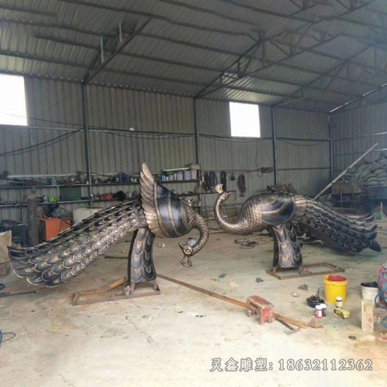 抽象孔雀广场动物铜雕