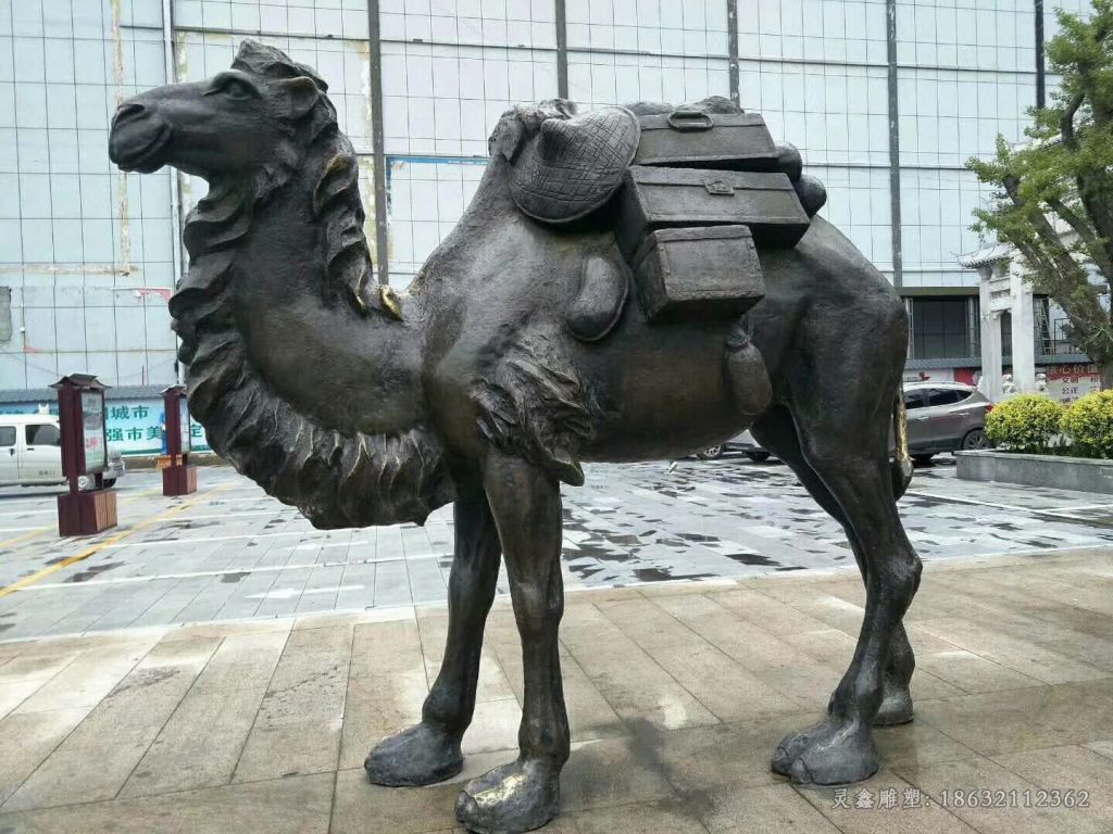 驮行李骆驼广场铜雕