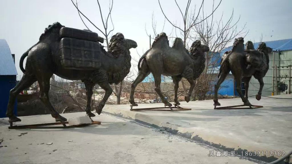 驮行李骆驼公园铜雕