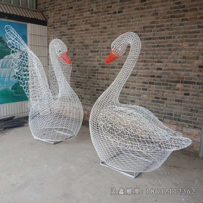 不锈钢镂空鸭子动物雕塑