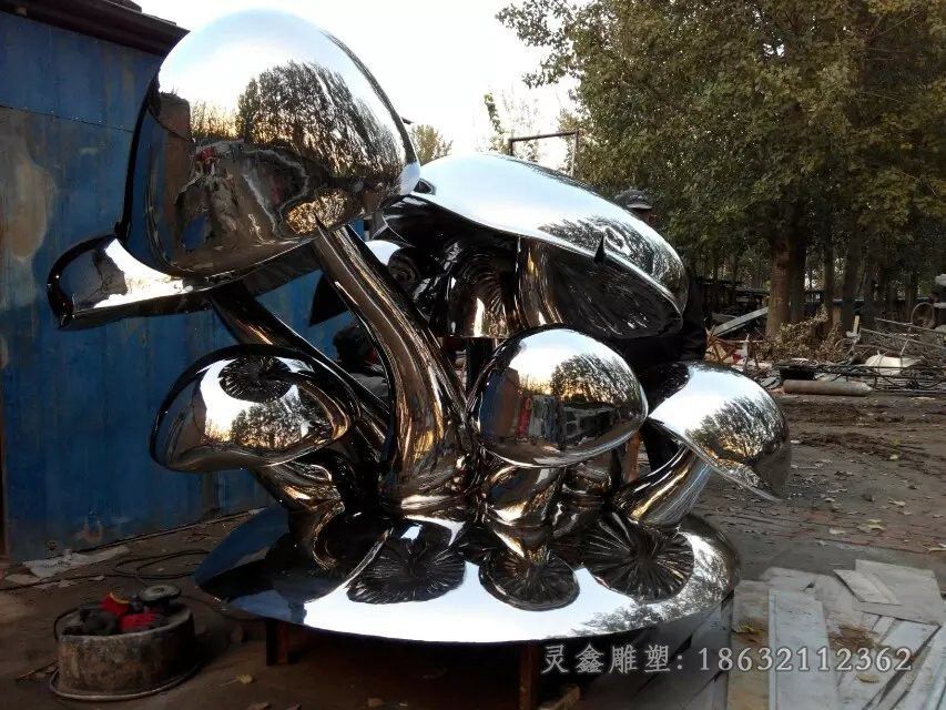镜面蘑菇景观不锈钢雕塑
