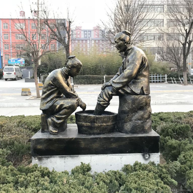 孝文化洗脚户外铜雕