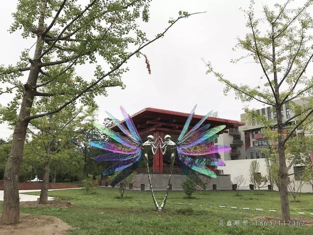 不锈钢镂空蜻蜓别墅雕塑