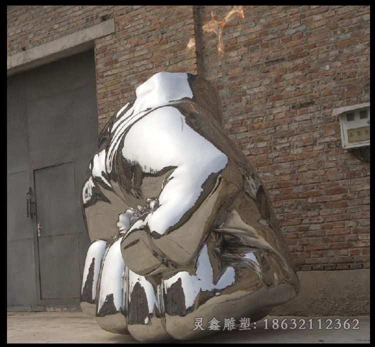 不锈钢镜面拳头景观雕塑