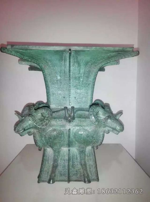 青铜四羊方尊景观铜雕