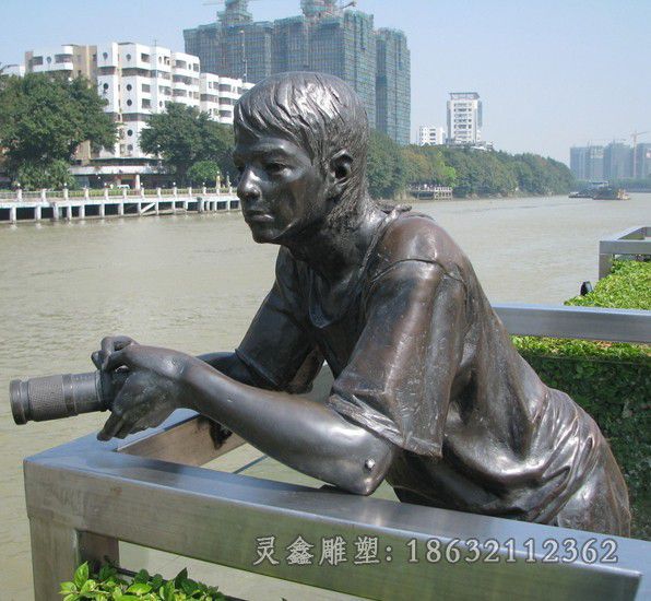 人物摄像公园小品铜雕