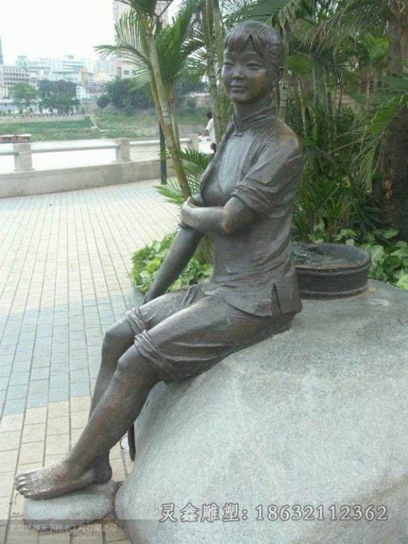 街边美女人物小品铜雕