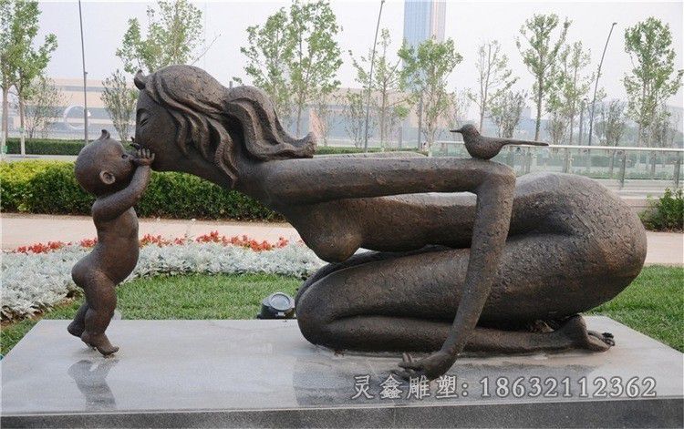 抽象母子人物小品铜雕