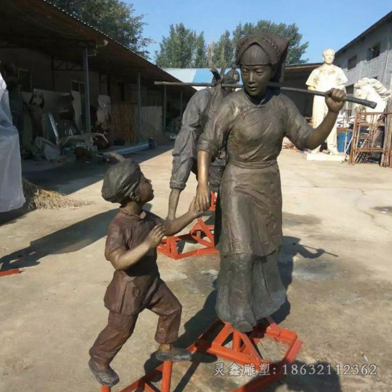 少数民族母子人物铜雕