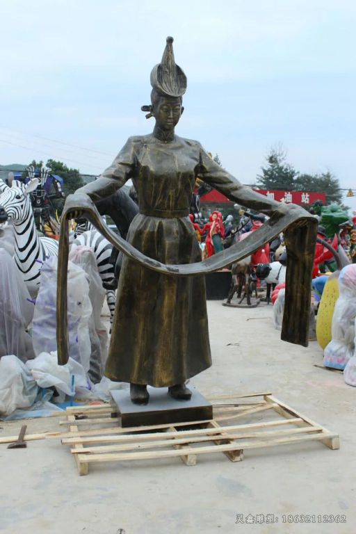 少数民族人物校园铜雕