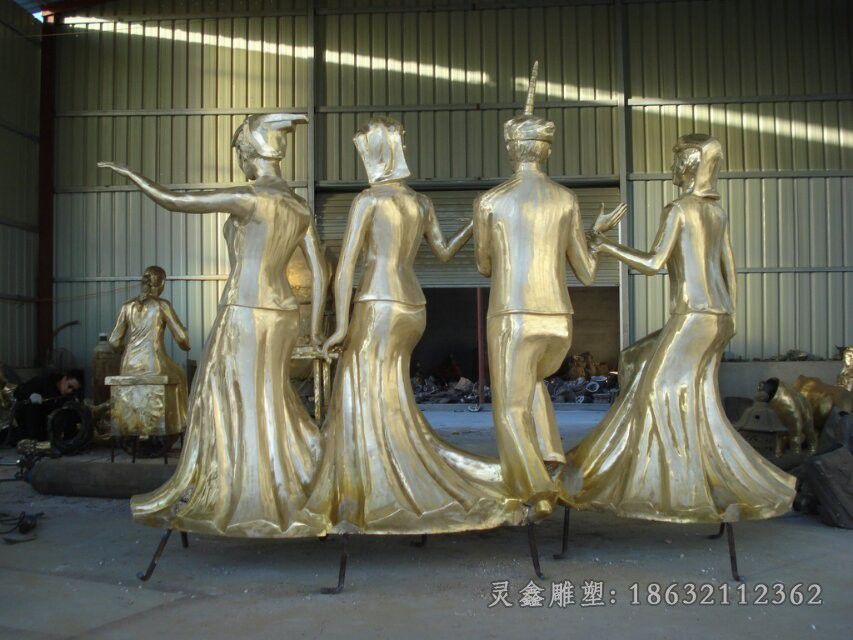 少数民族跳舞广场铜雕