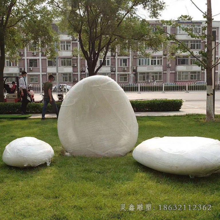 不锈钢白色石头景观雕塑