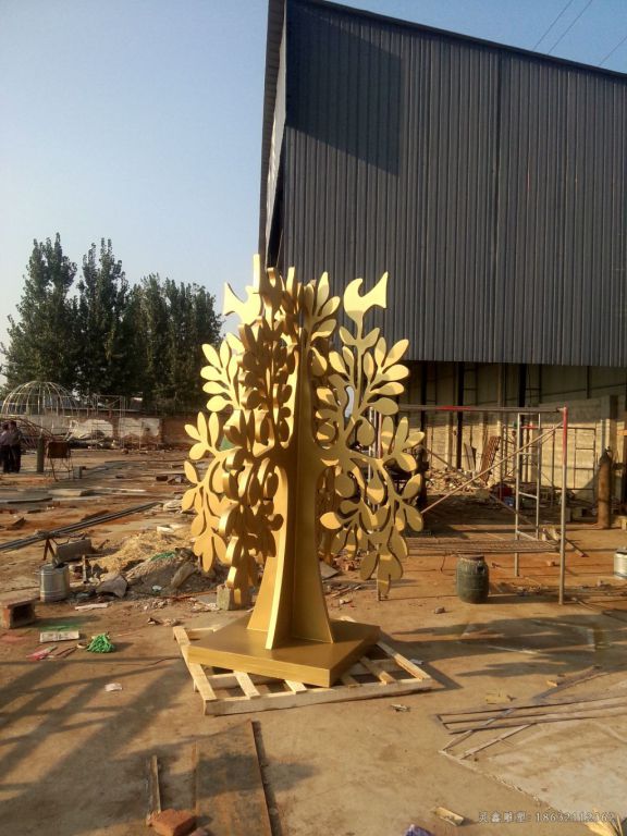 不锈钢金色树景观雕塑