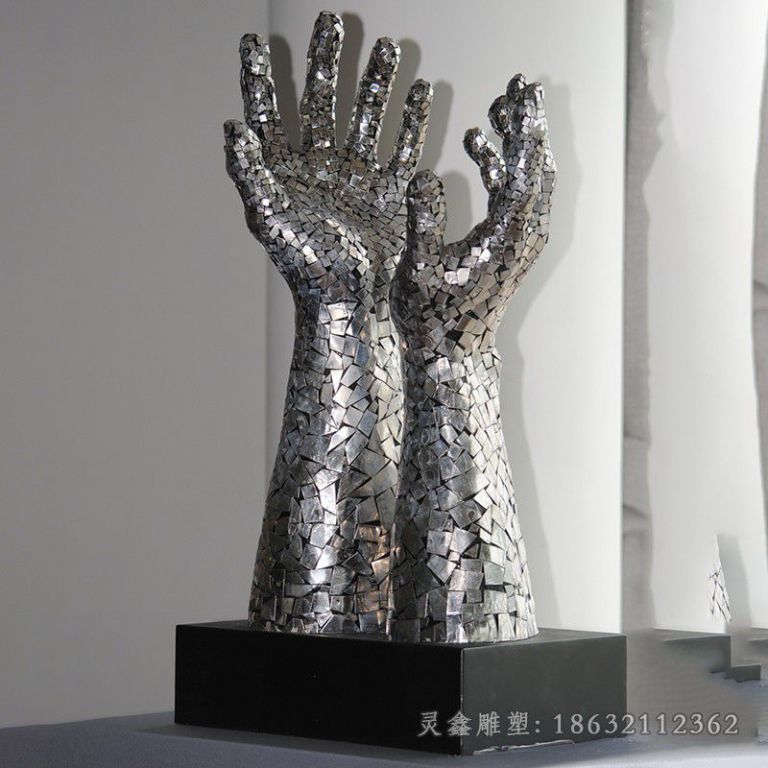 不锈钢双手几何雕塑