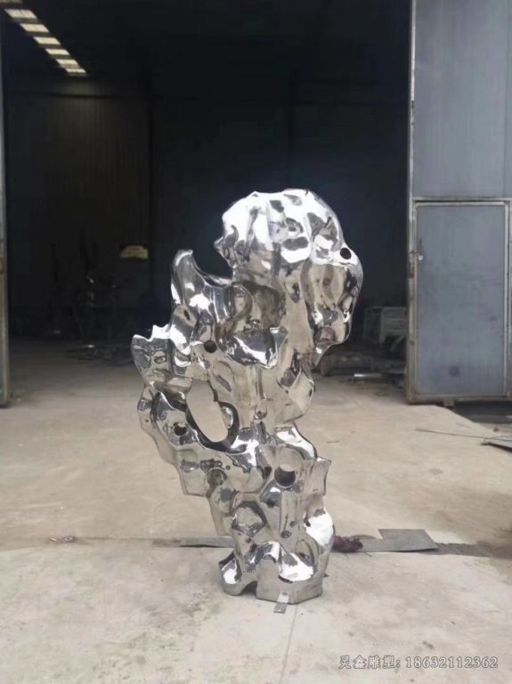 不锈钢抽象太湖石雕塑