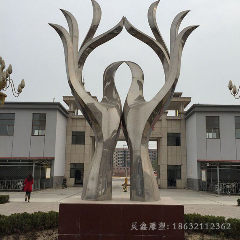 不锈钢桃心景观抽象雕塑