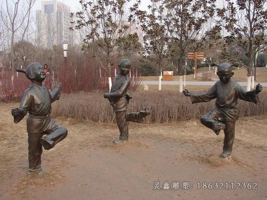 踢毽子人物景观铜雕
