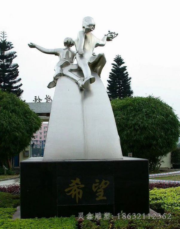 不锈钢希望镜面人物雕塑