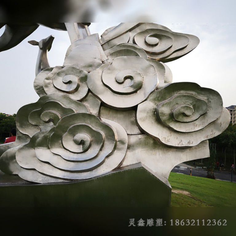 不锈钢祥云镜面景观雕塑