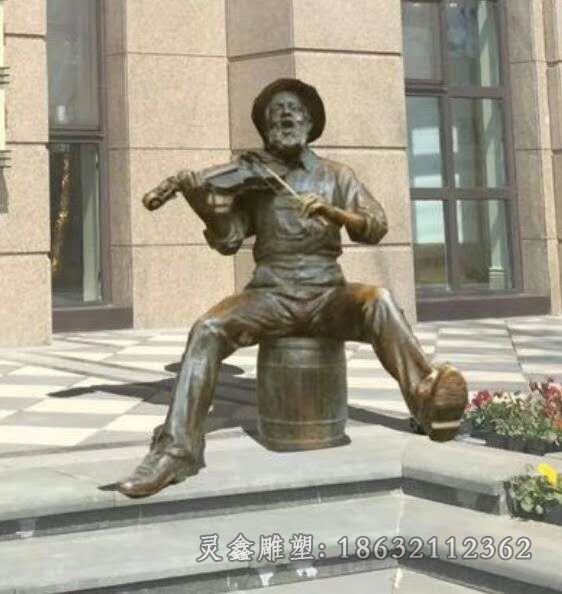 提琴小区抽象人物铜雕