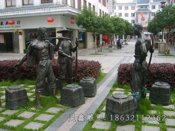 农耕文化挑扁担城市铜雕