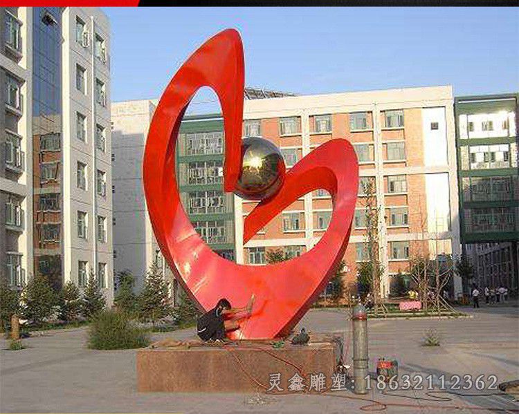 不锈钢心形抽象景观雕塑