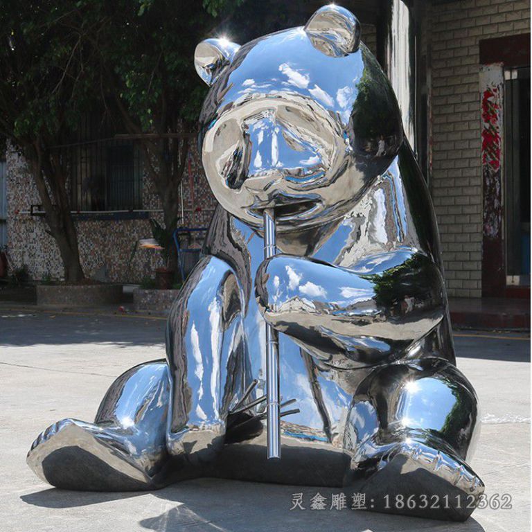 不锈钢熊猫镜面景观雕塑