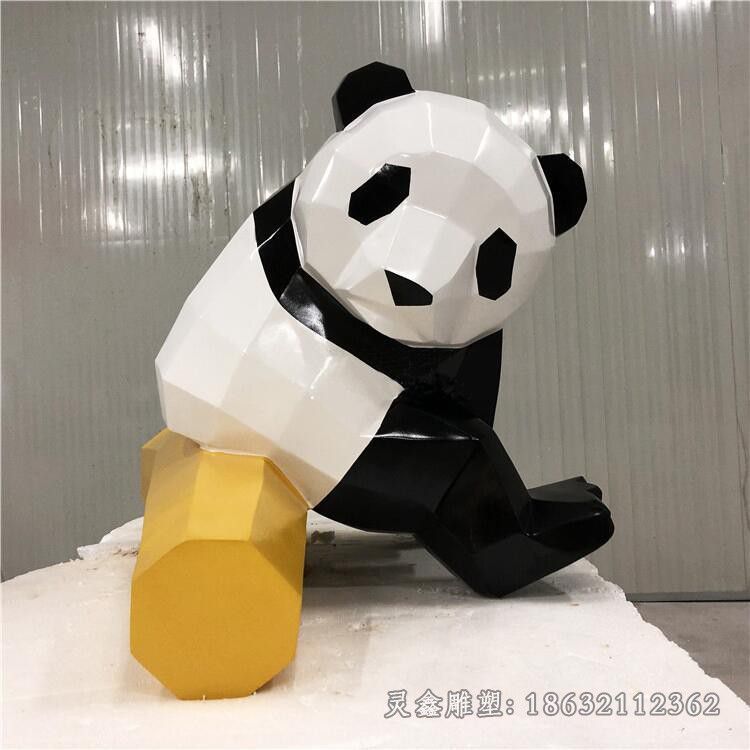 不锈钢镜面熊猫景观雕塑
