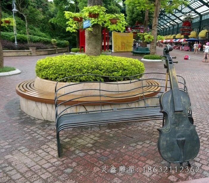 街边大提琴景观铜雕